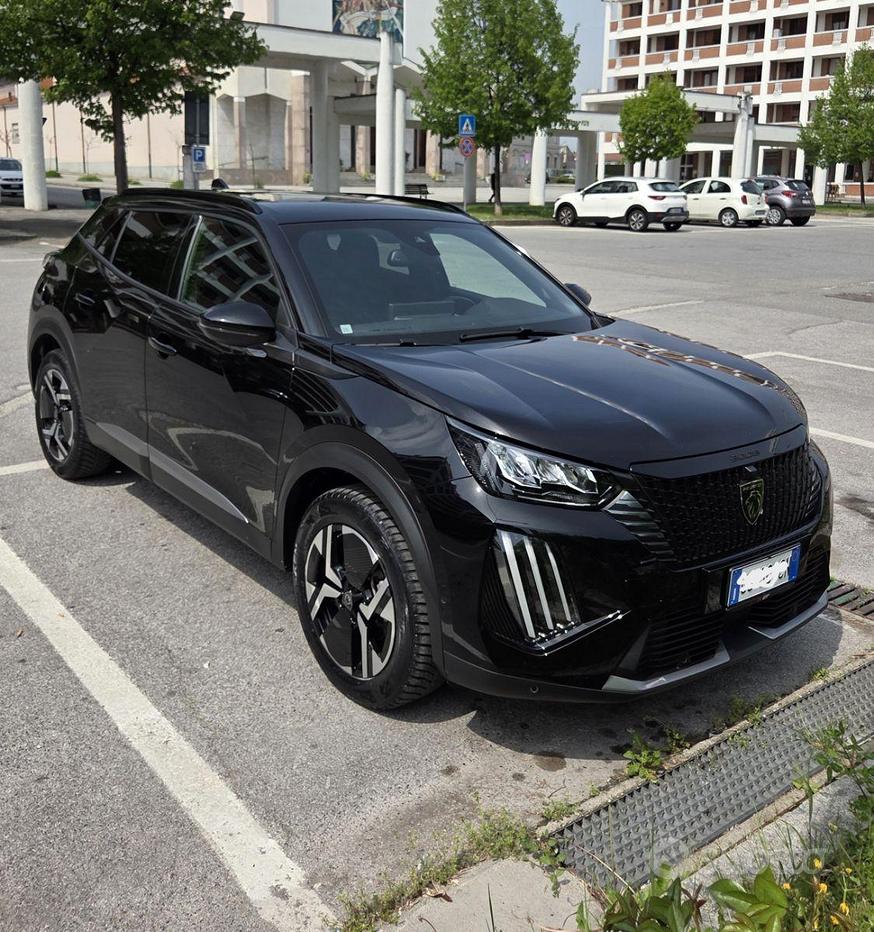 Peugeot 2008 PureTech 130 EAT8 Allure – Come Nuova