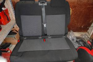 Sedili singolo e doppio posteriori Toyota Peugeot 