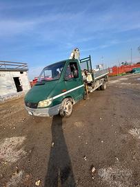 Mercedes ribaltabile su tre lati con gru