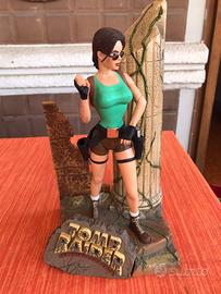 TOMB RAIDER