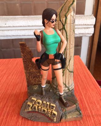 TOMB RAIDER