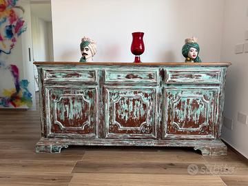 Credenza antica