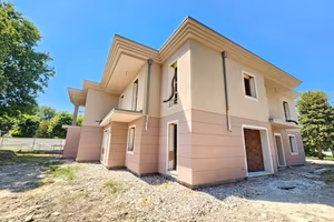 Villa di 168 m² con 5 locali e box auto a Medolla