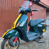 Vespa 300 GTS racing super sixty