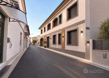 Ampia struttura con cortile e cantina