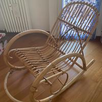 Sedia a dondolo in vimini