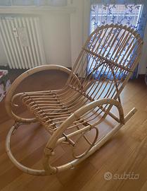 Sedia a dondolo in vimini