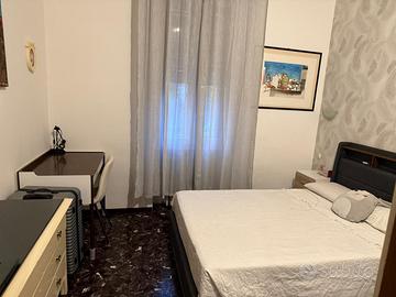 Stanza con bagno privato zona muri
