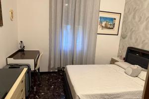 Stanza con bagno privato zona muri