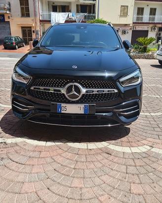 MERCEDES GLA 200 d AMG Line Premium plus