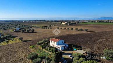 VILLA SINGOLA A MONTALTO DI CASTRO