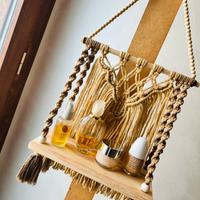 Mensola sospesa in macramé