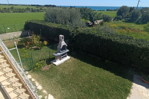 A solo 350 metri dalla splendida spiaggia