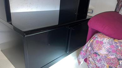 Scaffale con vetrina