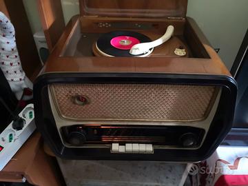 Radio D'epoca Magnadyne Mod. Fm 147 Con Giradischi