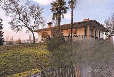 Immobile in asta di 238 m² con più di 5 locali e b