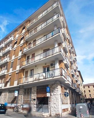 Livorno - Fondo commerciale di 565 mq