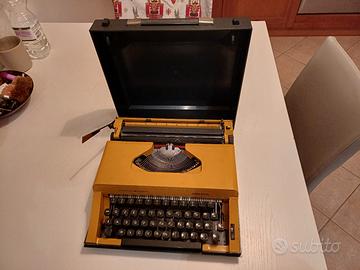 macchina da scrivere anni 80