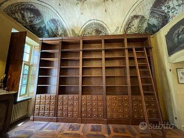 libreria in abete massello ripiani ante e scala