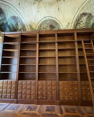 libreria in abete massello ripiani ante e scala