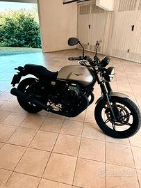 Moto Guzzi V7 Stone