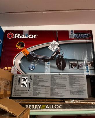 Razor scooter elettrico monopattino per bimbi