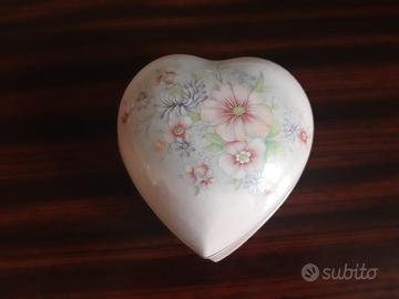 Portagioie cofanetto in ceramica forma cuore