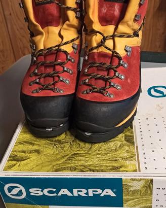 Scarponi da alpinismo/ ghiacciaio