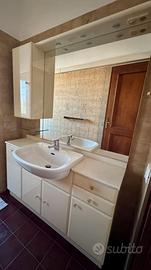 Mobile Bagno con lavandino e specchio