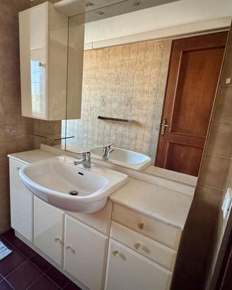 Mobile Bagno con lavandino e specchio