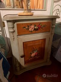 Tre comodini in legno decorati – stile classico/pr