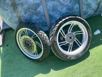 Cerchi con gomme sh 300 abs