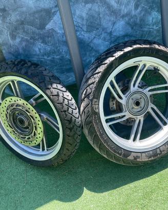 Cerchi con gomme sh 300 abs