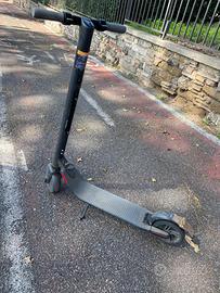 Caricabatterie Monopattino Segway Ninebot ricambi