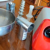 Spremi pomodoro e tritacarne