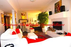 Casa indipendente di 400 m² con più di 5 locali e 