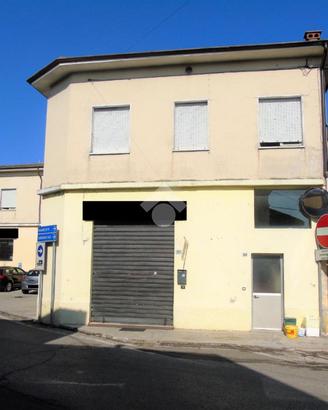 NEGOZIO A AZZANO MELLA