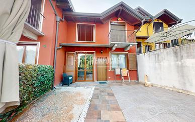 VILLA A SCHIERA CON GIARDINO ,TAVERNA E BOX DOPPIO