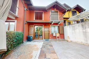 VILLA A SCHIERA CON GIARDINO ,TAVERNA E BOX DOPPIO