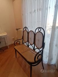 Divanetto tipo thonet