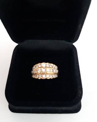 anello con diamanti
