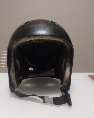 casco da skateboard