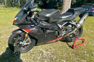 Aprilia rsv 1000 full carbon