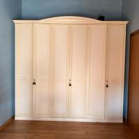 Armadio bianco a 6 ante con cassettiera interna