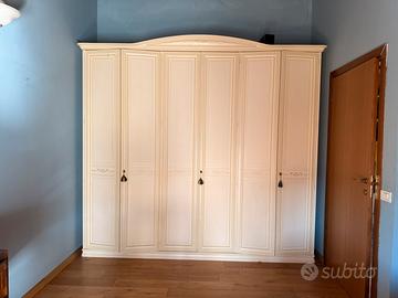 Armadio bianco a 6 ante con cassettiera interna