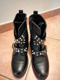 Stivaletti donna con borchie