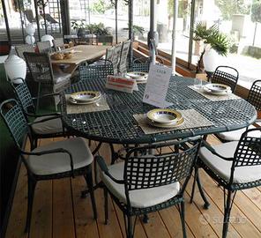 Arredo giardino  tavolo e sedie