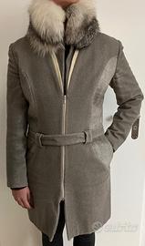 Cappotto con collo in vera pelliccia