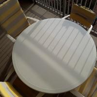 tavolo con 4 poltroncine 