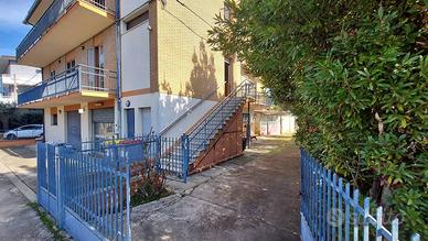 PANTANO BIFAMILIARE AMPIO GIARDINO MANSARDA TERRAZ